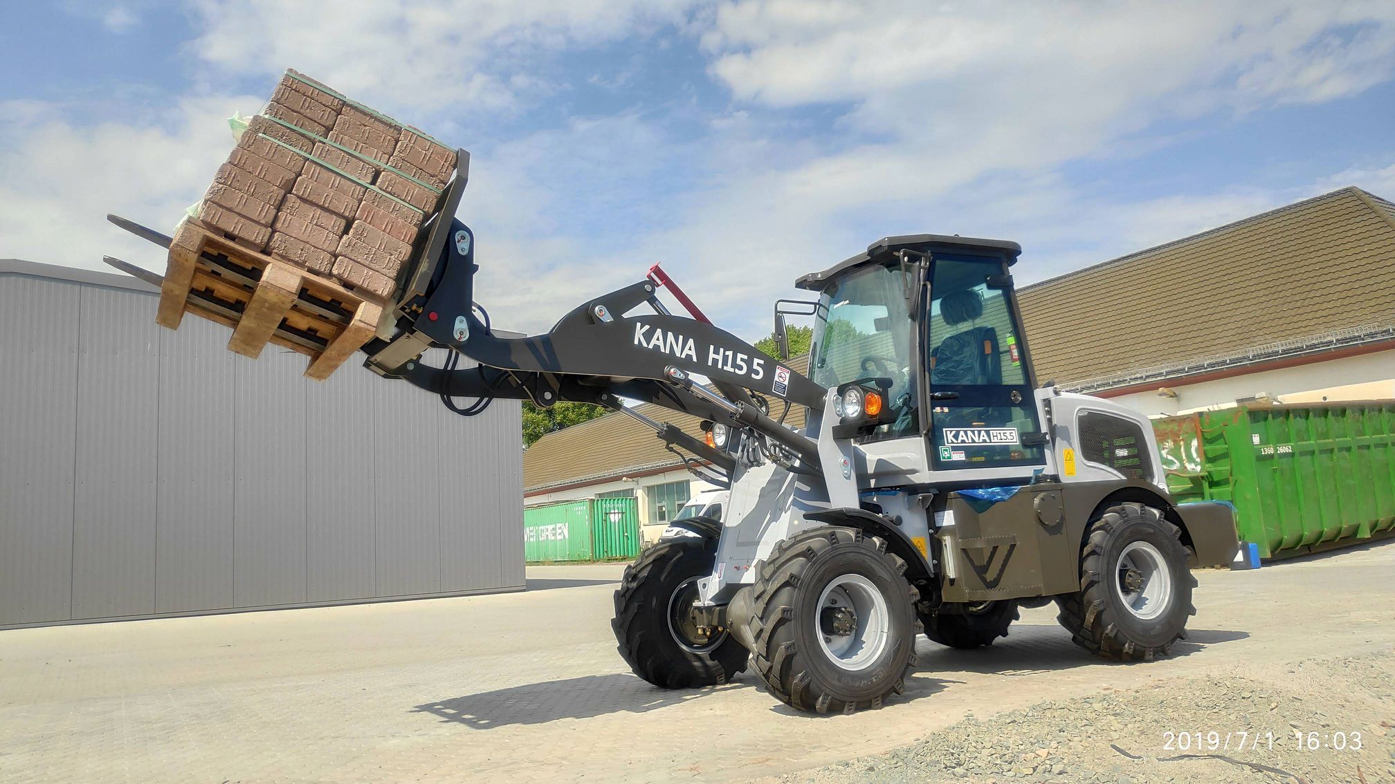 http://www.kanabau.de/Produktbilder/Baumaschinen/Radlader/KANA_H15.5/6.jpg