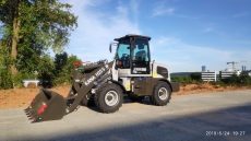 KANA H15.5 mit 1,5 Tonnen Hubkraft, Allrad Radlader Hoftrac mit Wandlergetriebe, Schnellwechsler und kraftvollem 4 Zylinder Diesel Motor Modell 2019